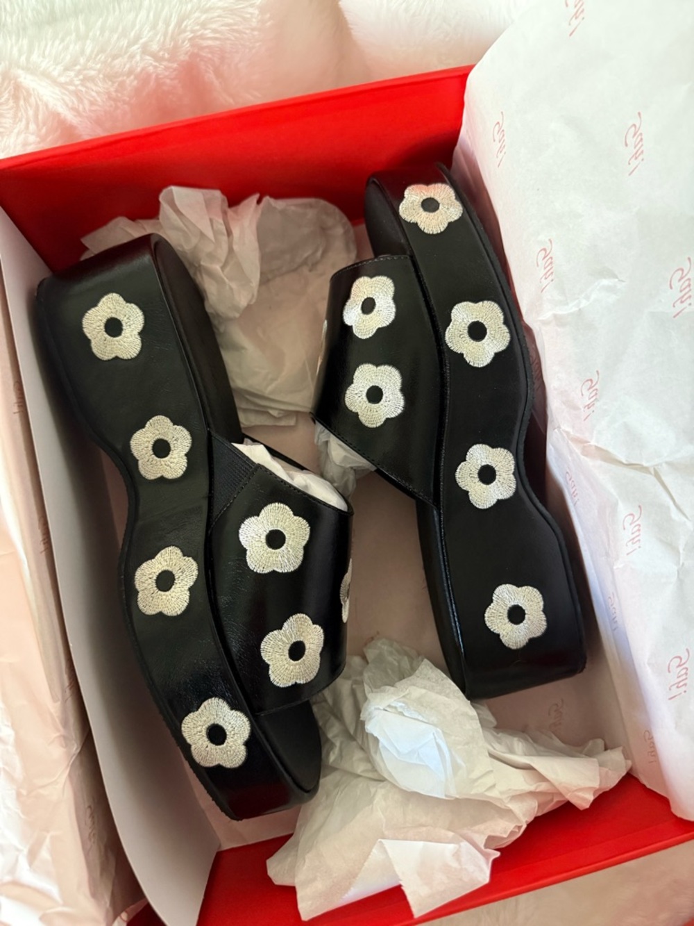 Lisa Says Gah Black Dakota Platform Clogs